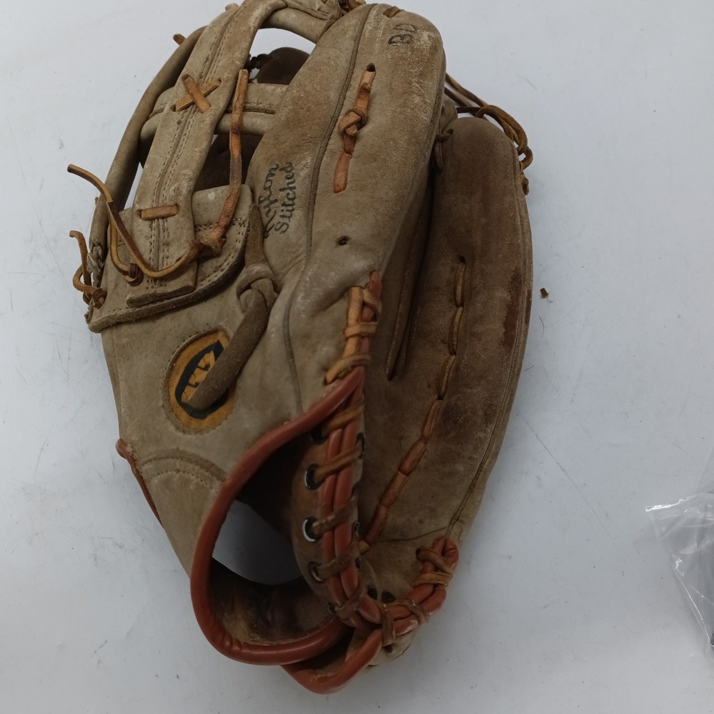 Wilson A9811 Softball Glove Right Hand Throw Grip-Tite Pocket Vintage Tan a13